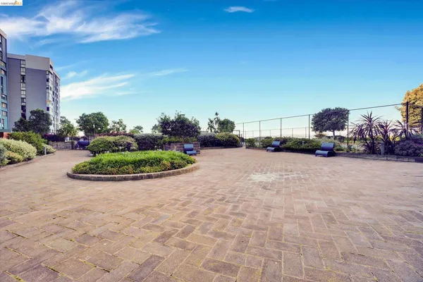 $360,000 | 555 Pierce Street, Unit 520, Albany, CA 94706