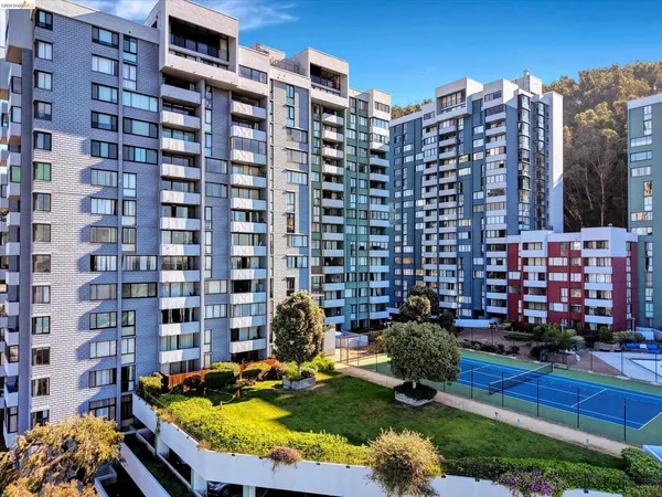 $360,000 | 555 Pierce Street, Unit 520, Albany, CA 94706