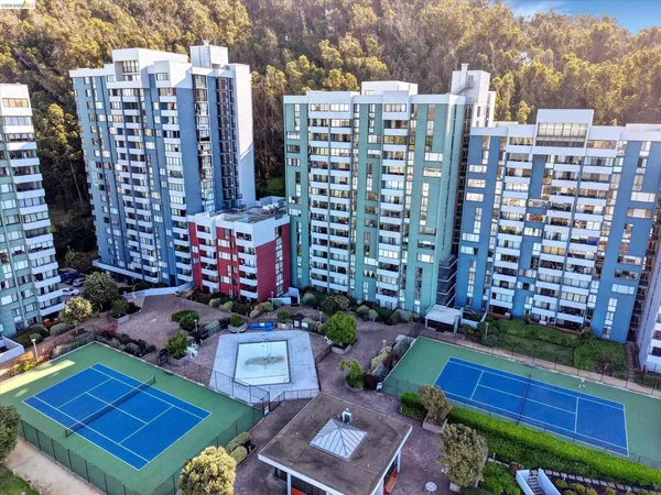 $360,000 | 555 Pierce Street, Unit 520, Albany, CA 94706