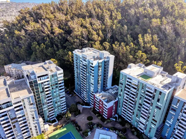 $360,000 | 555 Pierce Street, Unit 520, Albany, CA 94706