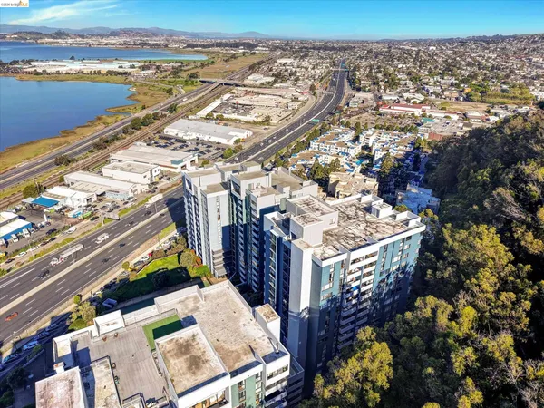 $360,000 | 555 Pierce Street, Unit 520, Albany, CA 94706