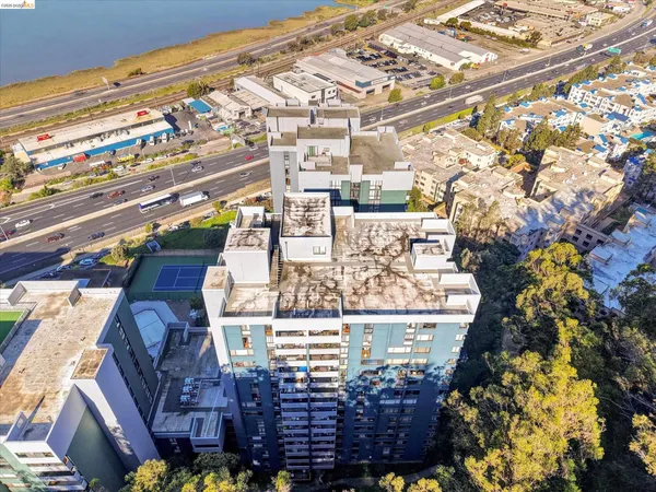 $360,000 | 555 Pierce Street, Unit 520, Albany, CA 94706