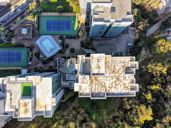 $360,000 | 555 Pierce Street, Unit 520, Albany, CA 94706