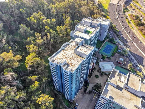 $360,000 | 555 Pierce Street, Unit 520, Albany, CA 94706