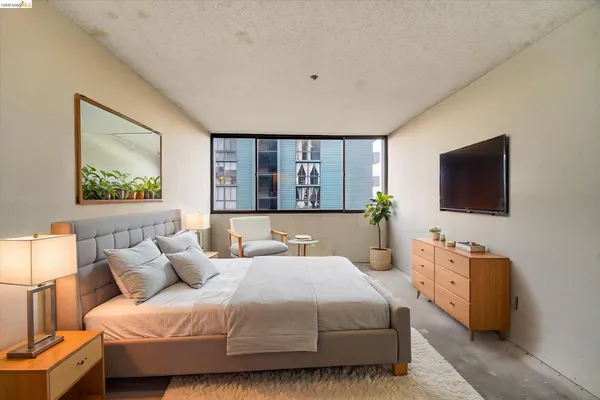 $360,000 | 555 Pierce Street, Unit 520, Albany, CA 94706