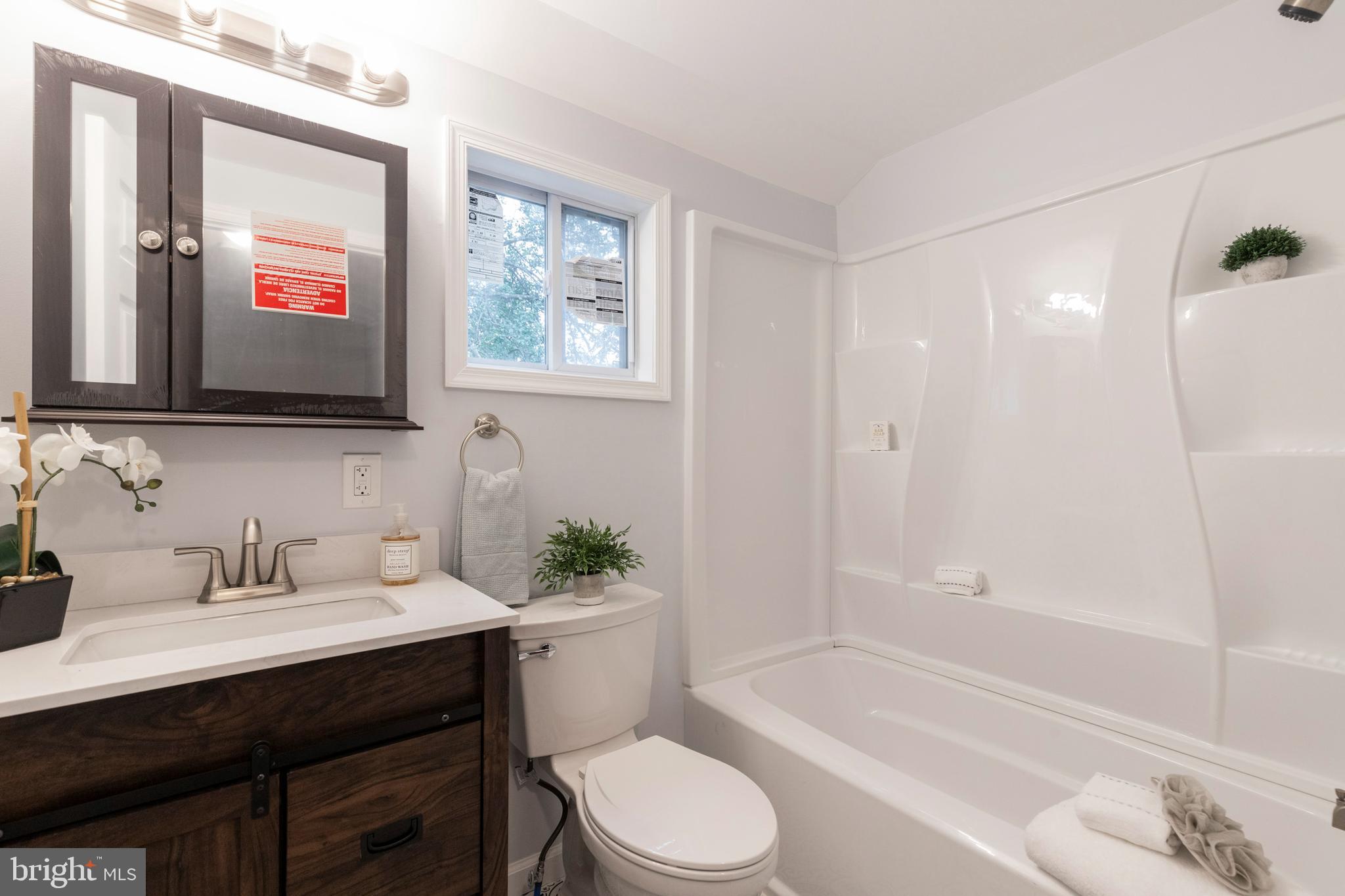614 Haverford Road Havertown, PA 19083 - Photo 21 of 35 Hallway Full Bathroom