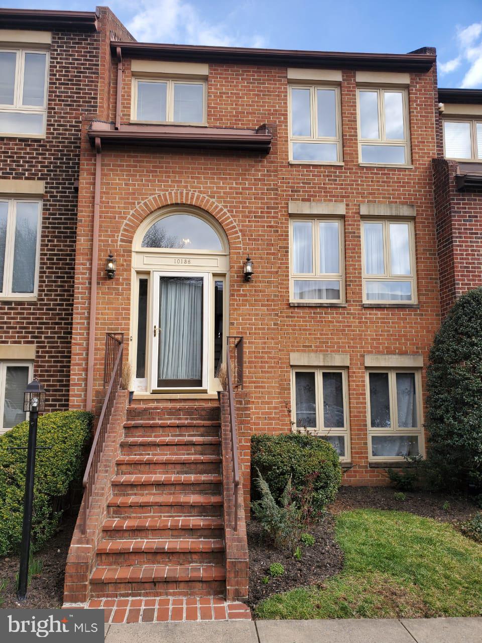 10136 Turnberry Place Oakton, VA 22124 - Photo 1 of 23