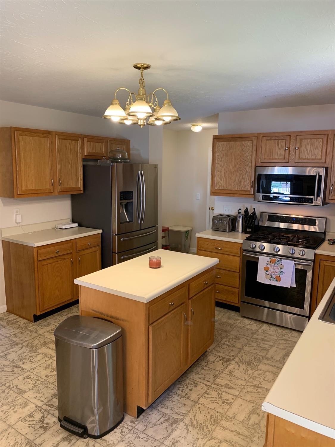 8215 Sheed Road Cincinnati, OH 45247 - Photo 5 of 20