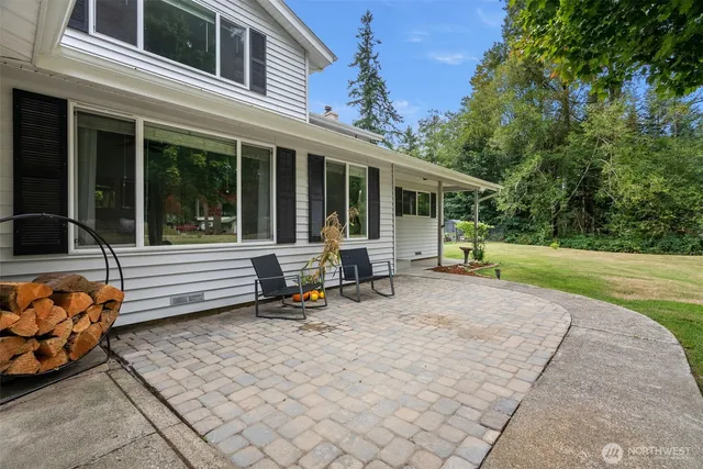 a view of a house with backyard and sitting area