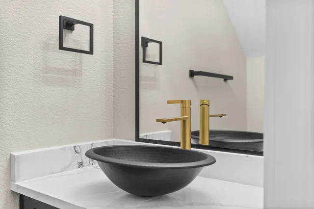 $2,300 | 4206 Kewanee Street, Houston, TX 77051