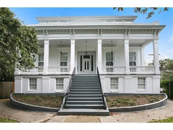 $1,695 | 3116 Prytania Street, Unit 9, New Orleans, LA 70115