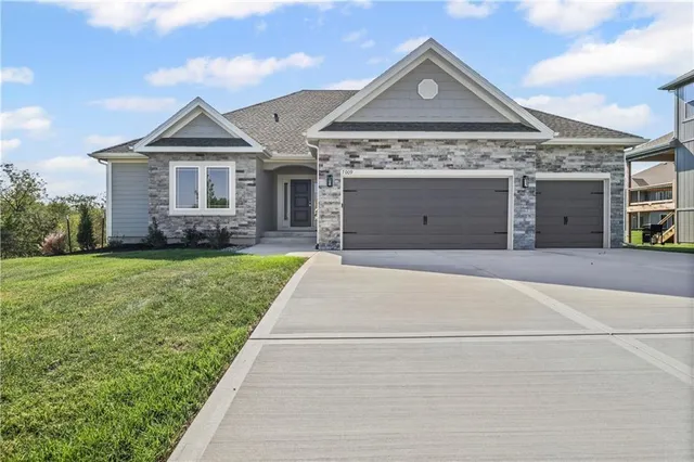 $606,740 | 7009 Northeast 102nd Court, Kansas City, MO 64156