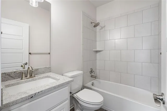 $606,740 | 7009 Northeast 102nd Court, Kansas City, MO 64156