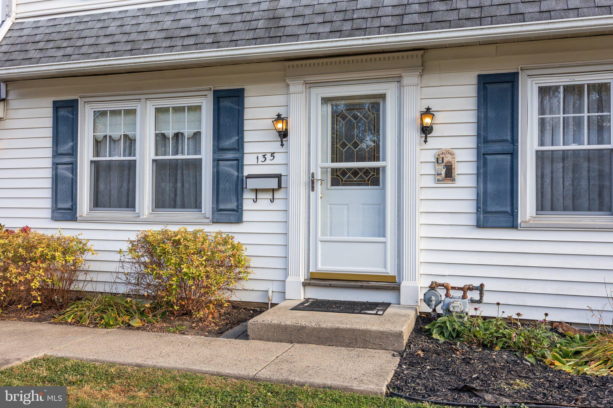 135 Woodlawn Road Warminster, PA 18974 - Photo 2 of 29