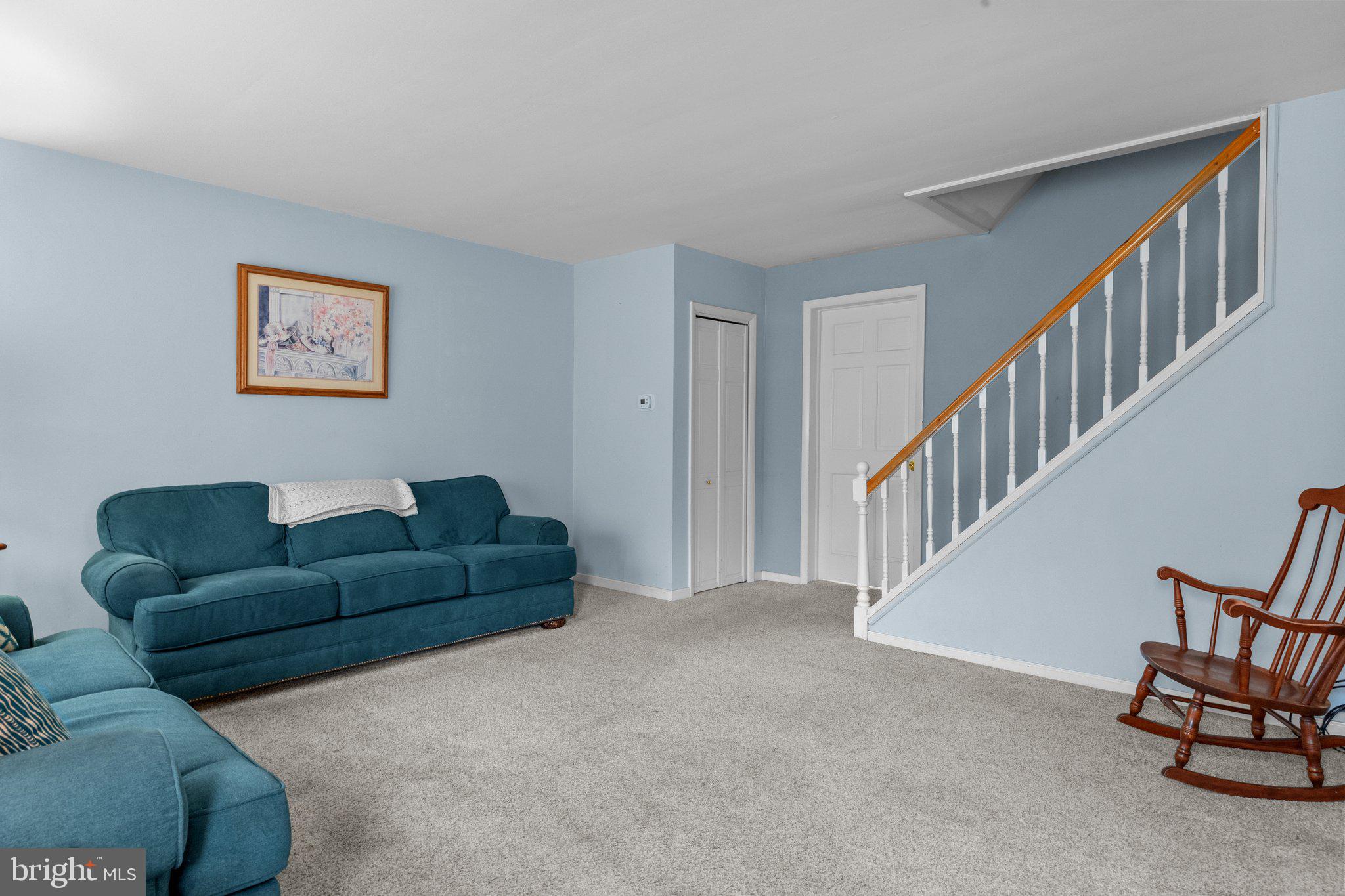 135 Woodlawn Road Warminster, PA 18974 - Photo 3 of 29 Living Room