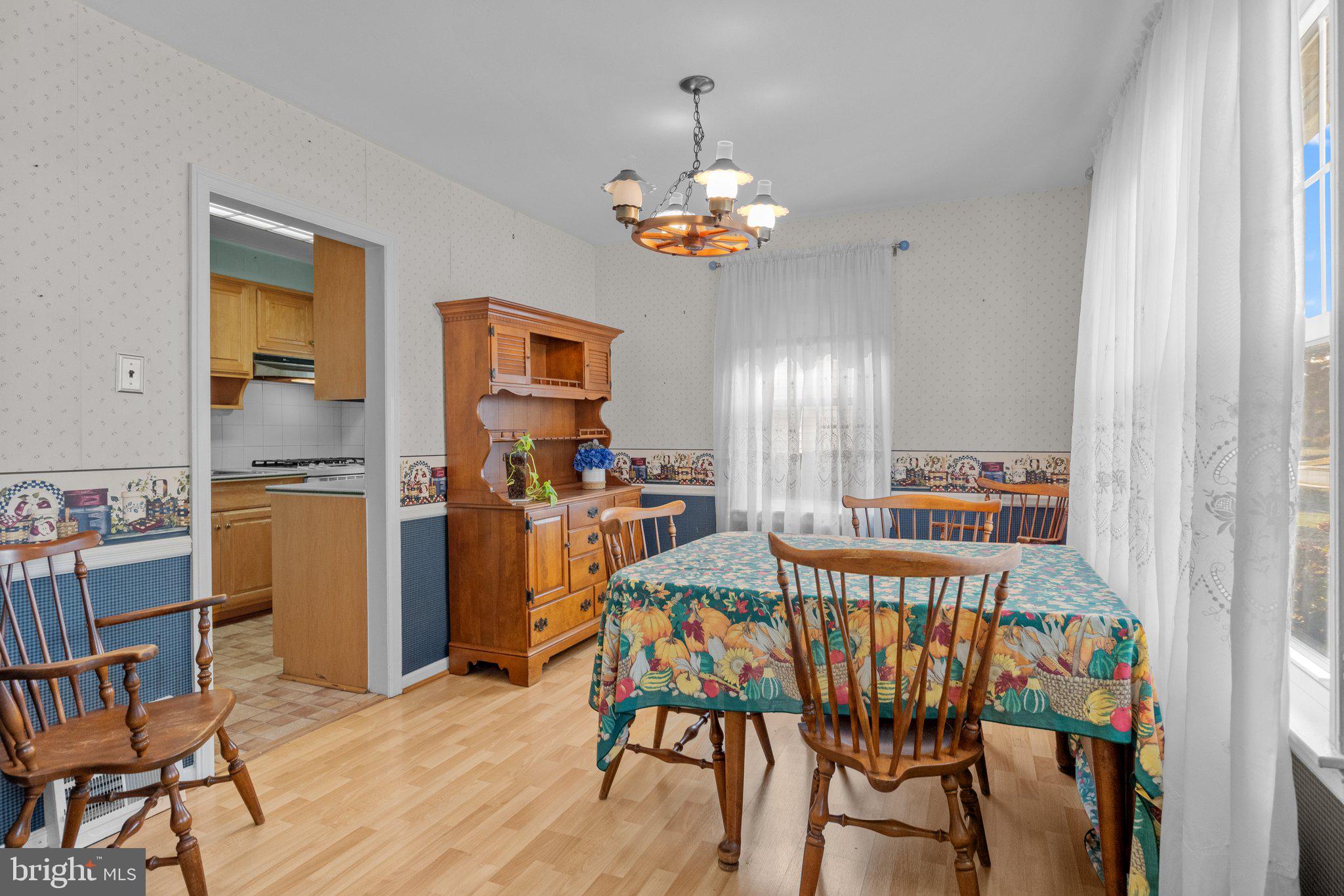 135 Woodlawn Road Warminster, PA 18974 - Photo 6 of 29 Dining Room