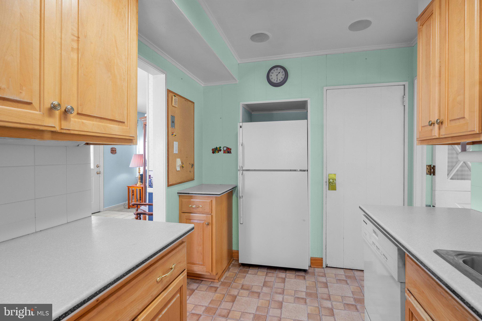 135 Woodlawn Road Warminster, PA 18974 - Photo 9 of 29 Kitchen