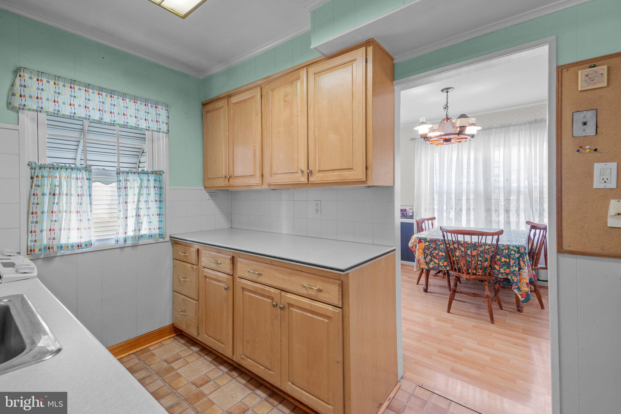 135 Woodlawn Road Warminster, PA 18974 - Photo 10 of 29 Kitchen
