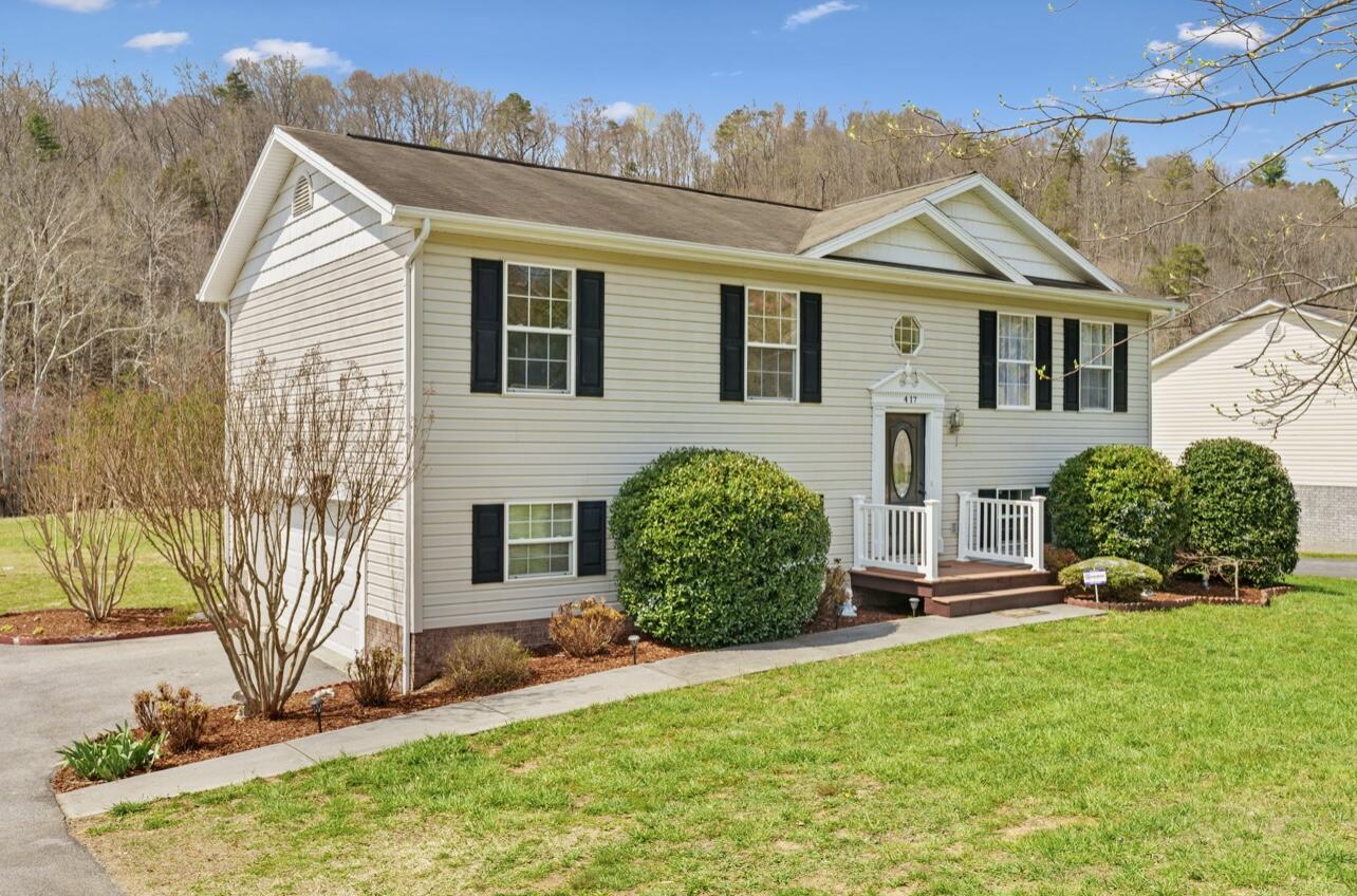 417 South Austin Springs Road Johnson City, TN 37601 - Photo 9 of 32 093DFED8-10AB-4258-A743-6501741D1A22