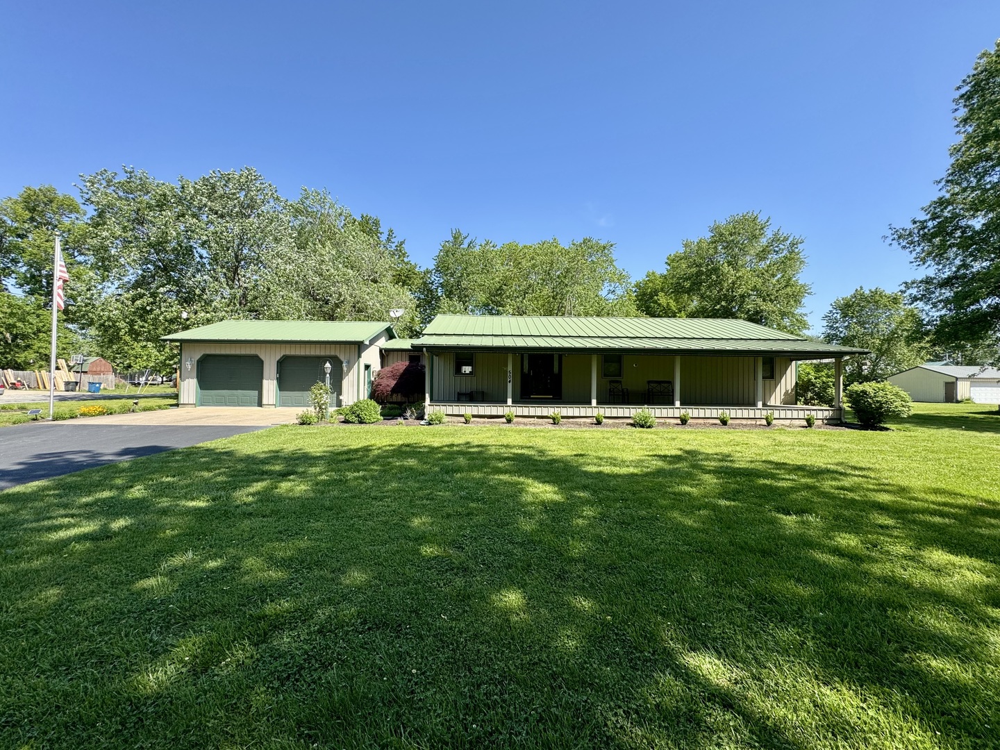 504 East Murray Street Sesser, IL 62884 - Photo 2 of 41