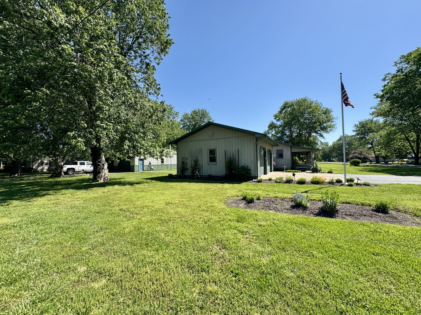 504 East Murray Street Sesser, IL 62884 - Photo 7 of 41