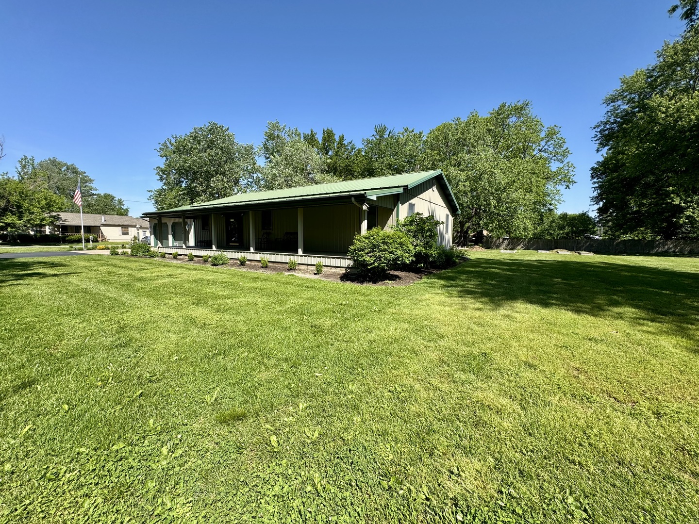 504 East Murray Street Sesser, IL 62884 - Photo 8 of 41
