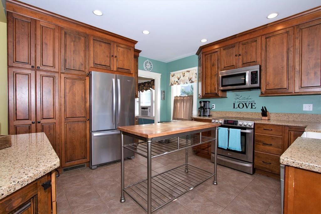 59 Lake Shore Road Peabody, MA 01960 - Photo 9 of 29 Gallery Image 9
