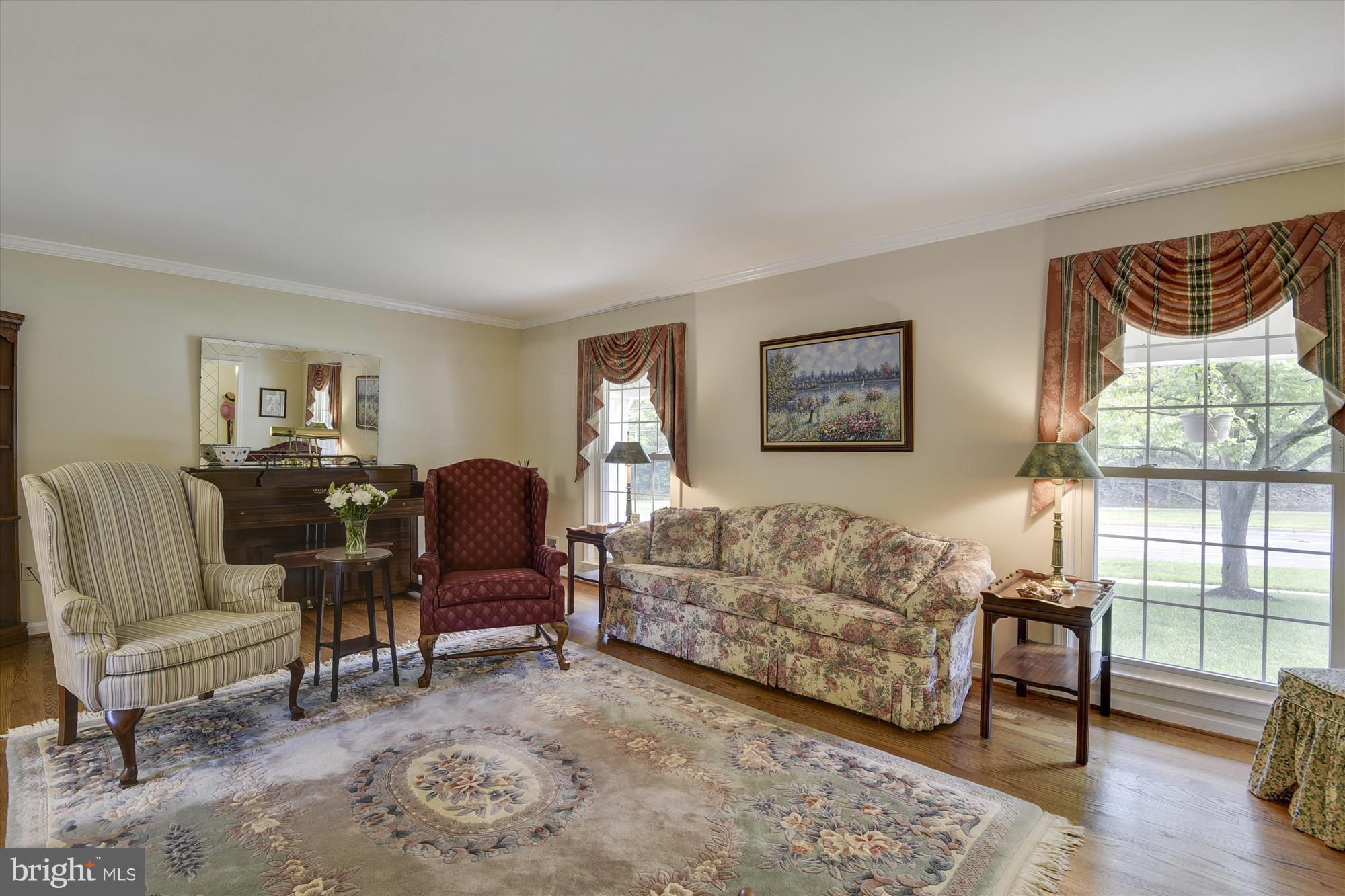 11724 Kemp Mill Road Silver Spring, MD 20902 - Photo 4 of 30 Living Room