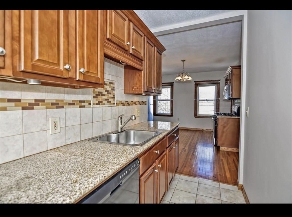 278 Greenwood Street, Unit 2 Worcester, MA 01607 - Photo 8 of 31