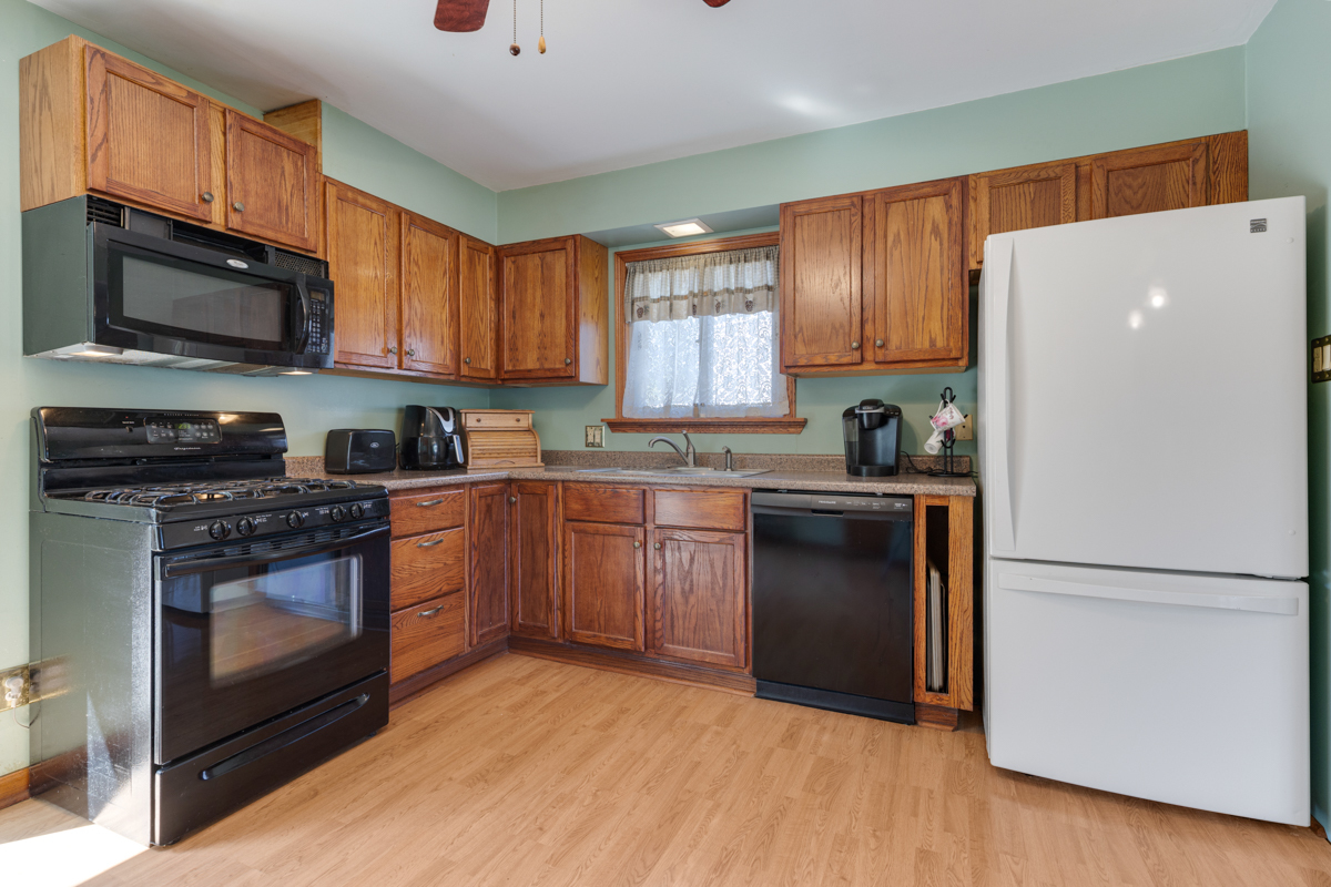 1207 Crystal Lake Road Lake In The Hills, IL 60156 - Photo 7 of 25 Gallery Image 7