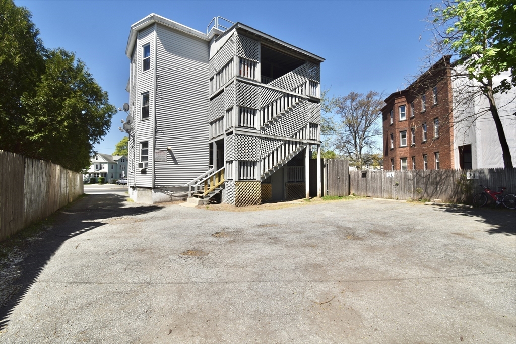 855 Liberty Street Springfield, MA 01104 - Photo 5 of 29 Gallery Image 5