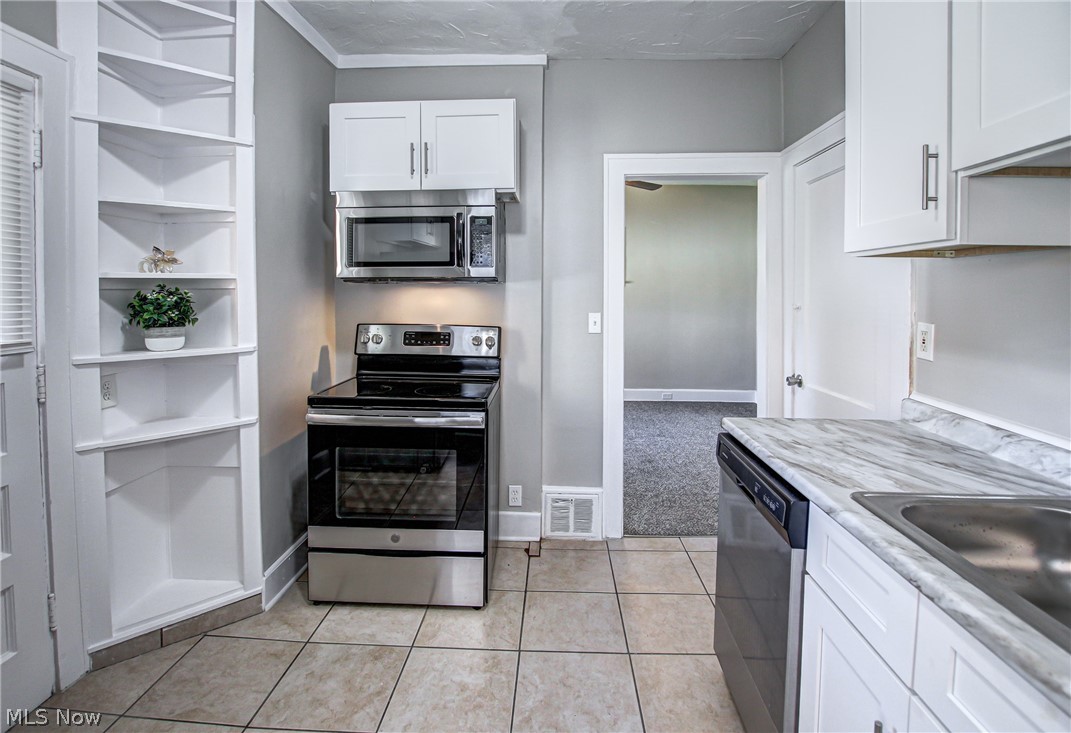 905 Woodview Road Cleveland, OH 44121 - Photo 4 of 32 white shaker kitchen