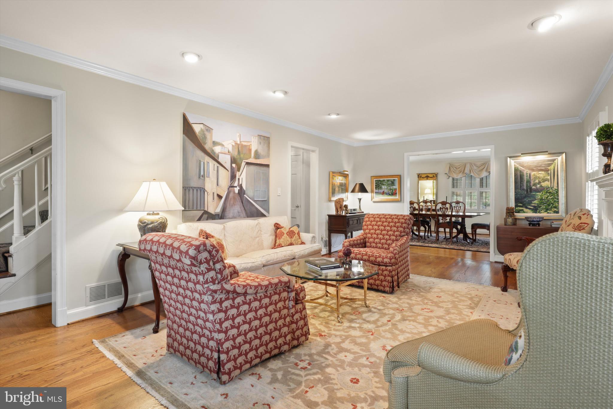 2905 Dartmouth Road Alexandria, VA 22314 - Photo 12 of 28 a living room with furniture