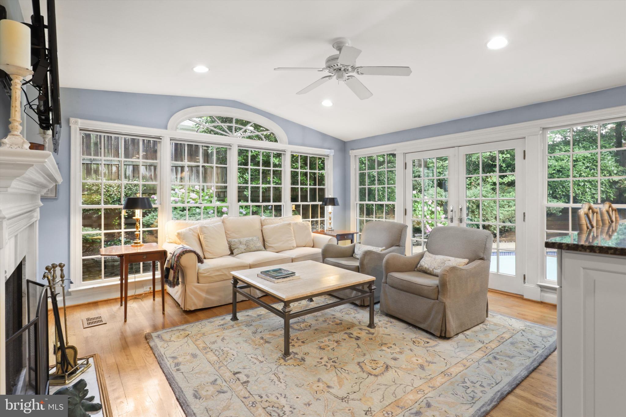 2905 Dartmouth Road Alexandria, VA 22314 - Photo 2 of 28 a living room with furniture and large windows