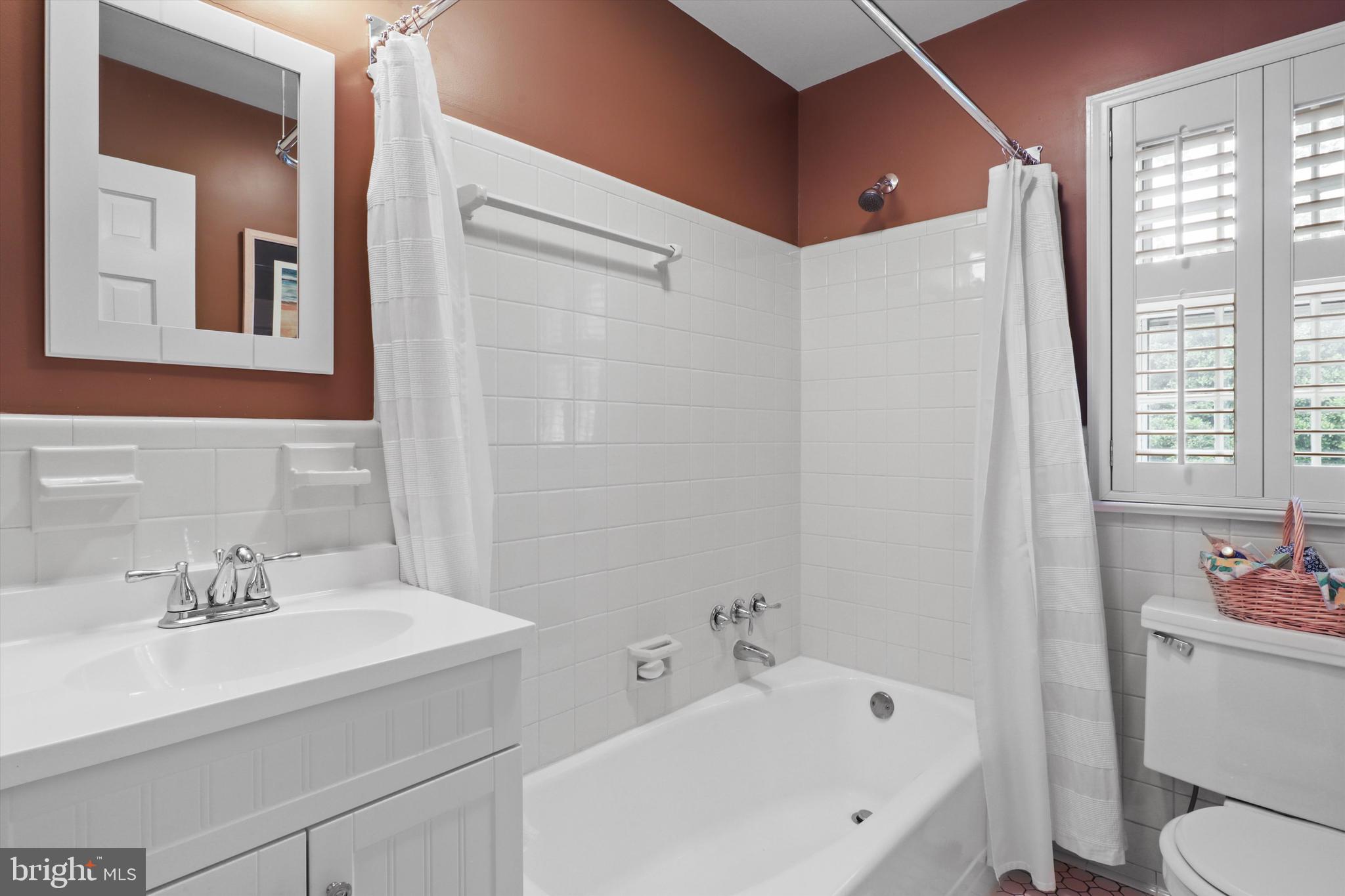 2905 Dartmouth Road Alexandria, VA 22314 - Photo 25 of 28 a bathroom with a sink a toilet and shower