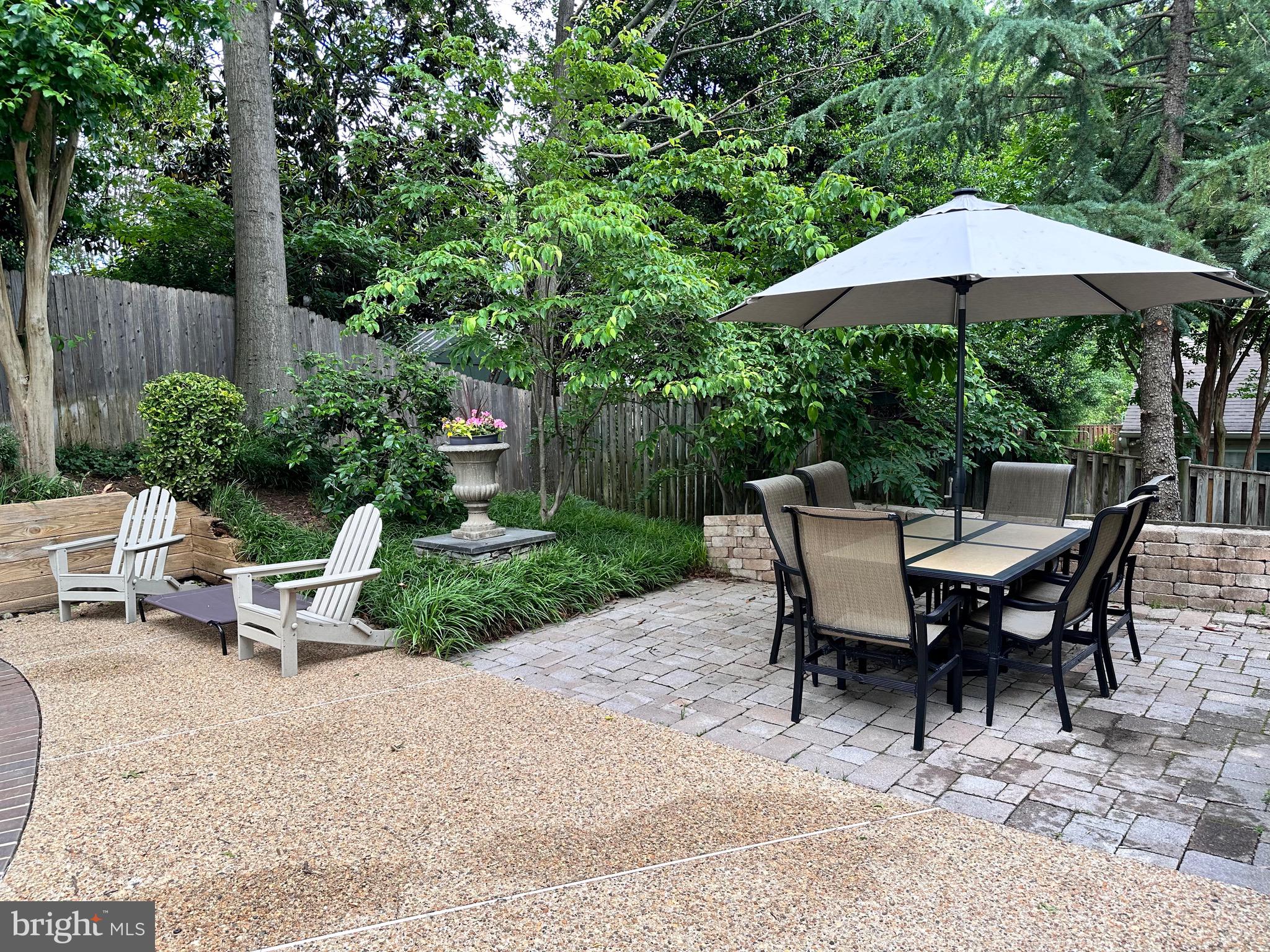 2905 Dartmouth Road Alexandria, VA 22314 - Photo 28 of 28 a view of a sitting area with furniture and backyard