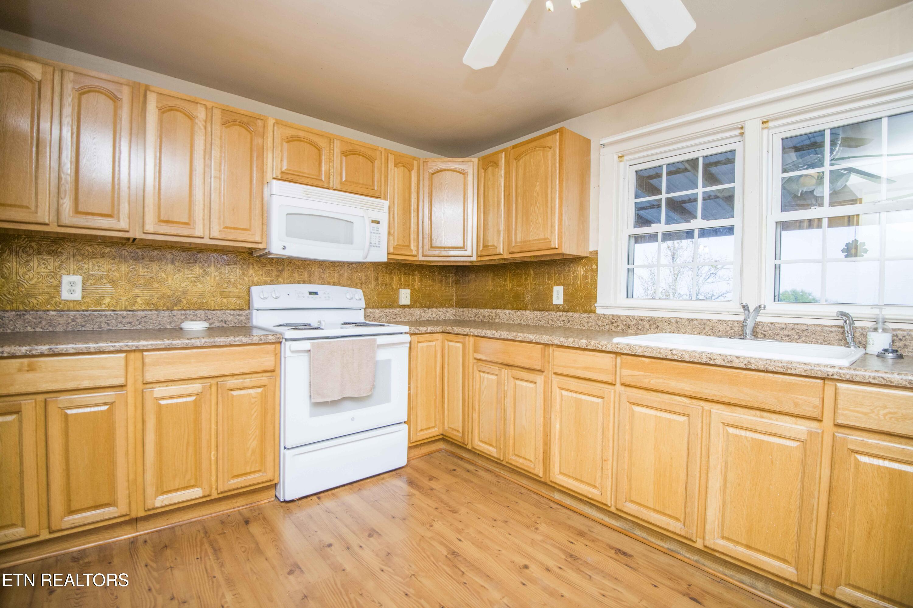 446 Mahoney Road Oliver Springs, TN 37840 - Photo 14 of 46 kitchen_1