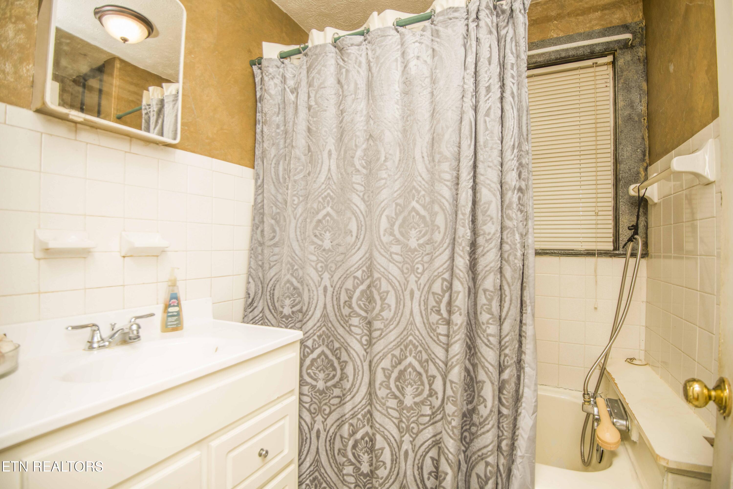 446 Mahoney Road Oliver Springs, TN 37840 - Photo 26 of 46 bath_1