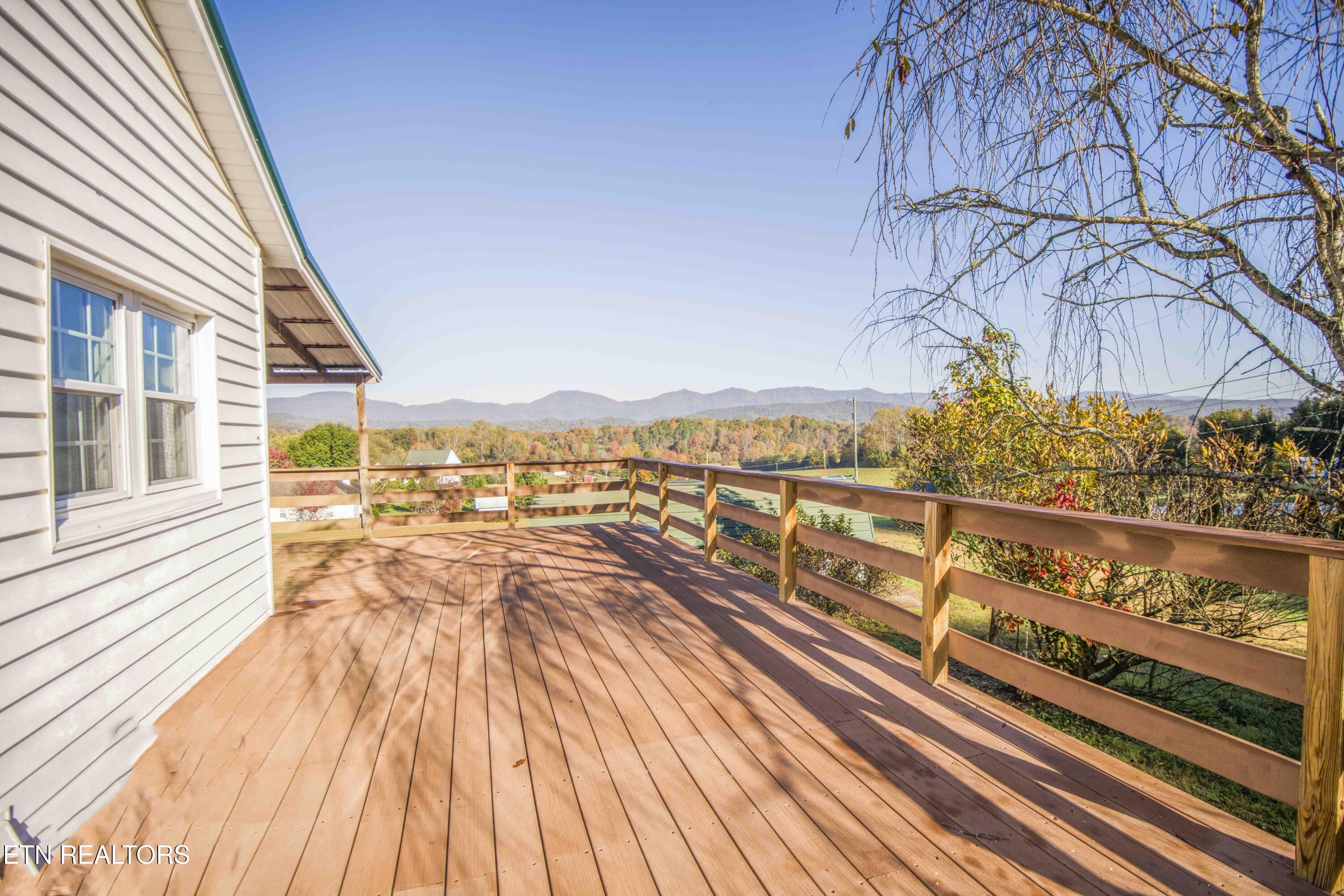 446 Mahoney Road Oliver Springs, TN 37840 - Photo 37 of 46 deck 4_1
