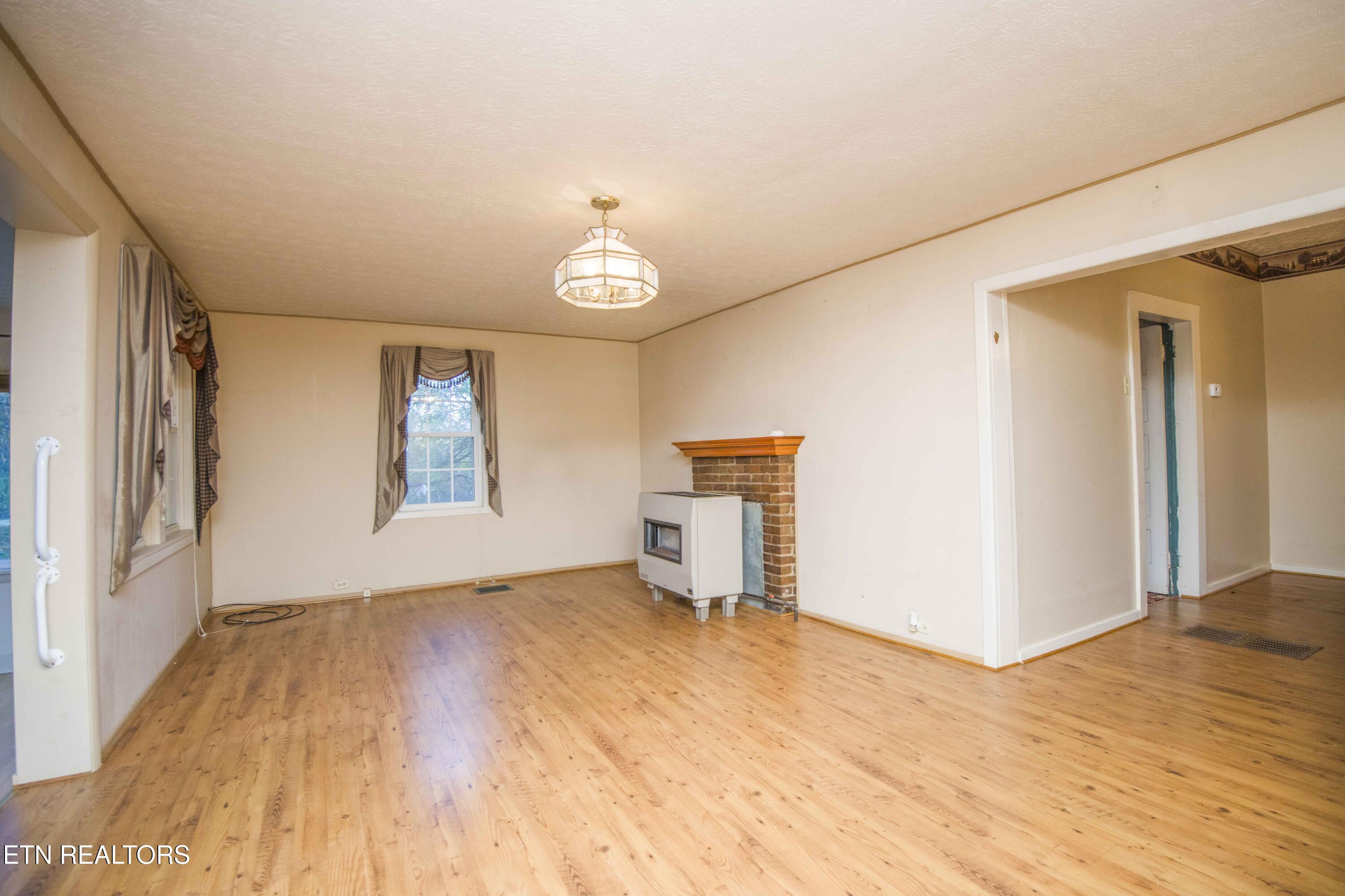 446 Mahoney Road Oliver Springs, TN 37840 - Photo 5 of 46 living 3_1