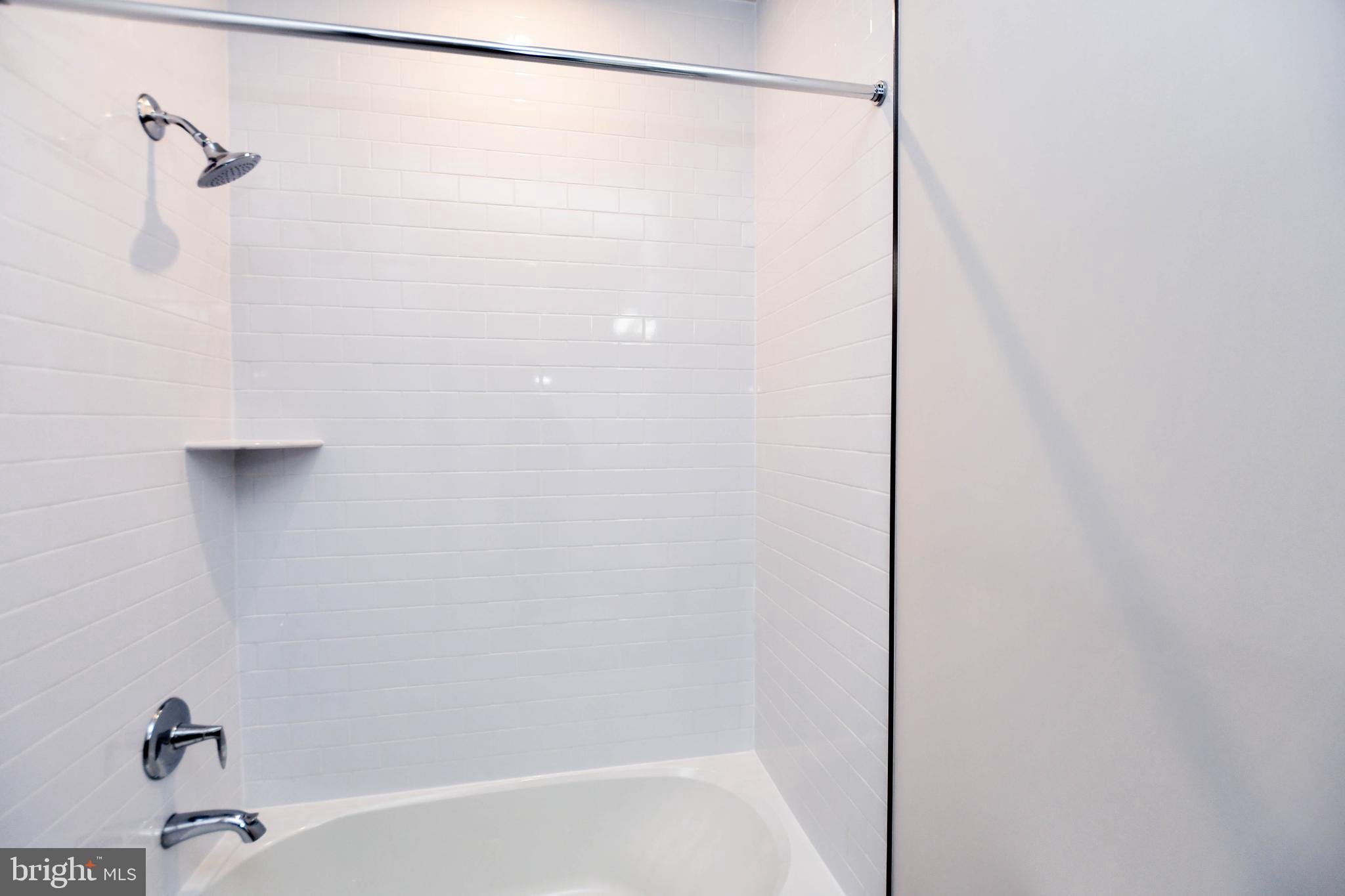 44502 Wolfhound Square Ashburn, VA 20147 - Photo 28 of 100 a bathroom with a shower