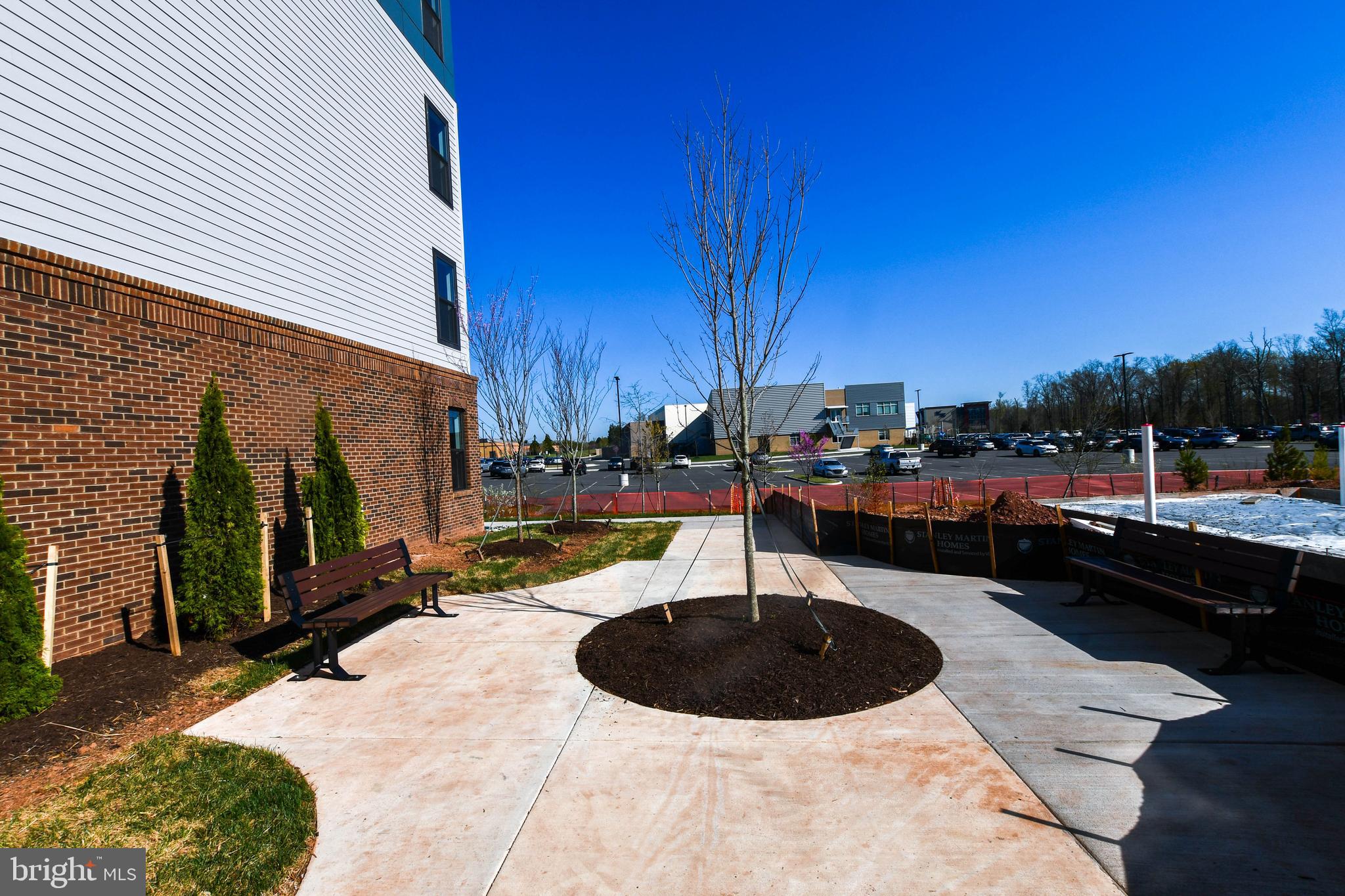 44502 Wolfhound Square Ashburn, VA 20147 - Photo 3 of 100 a view of a swimming pool with outdoor seating