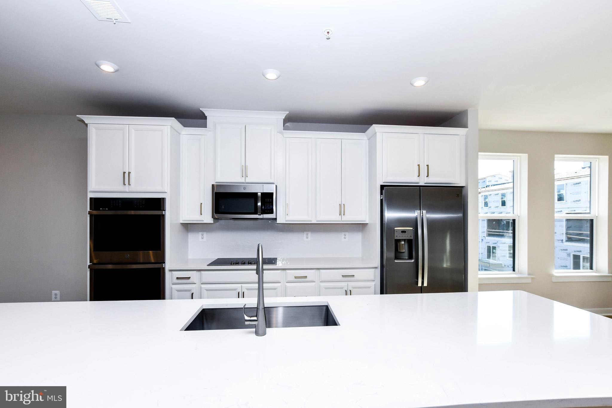 44502 Wolfhound Square Ashburn, VA 20147 - Photo 48 of 100 a kitchen with stainless steel appliances a refrigerator and a stove top oven
