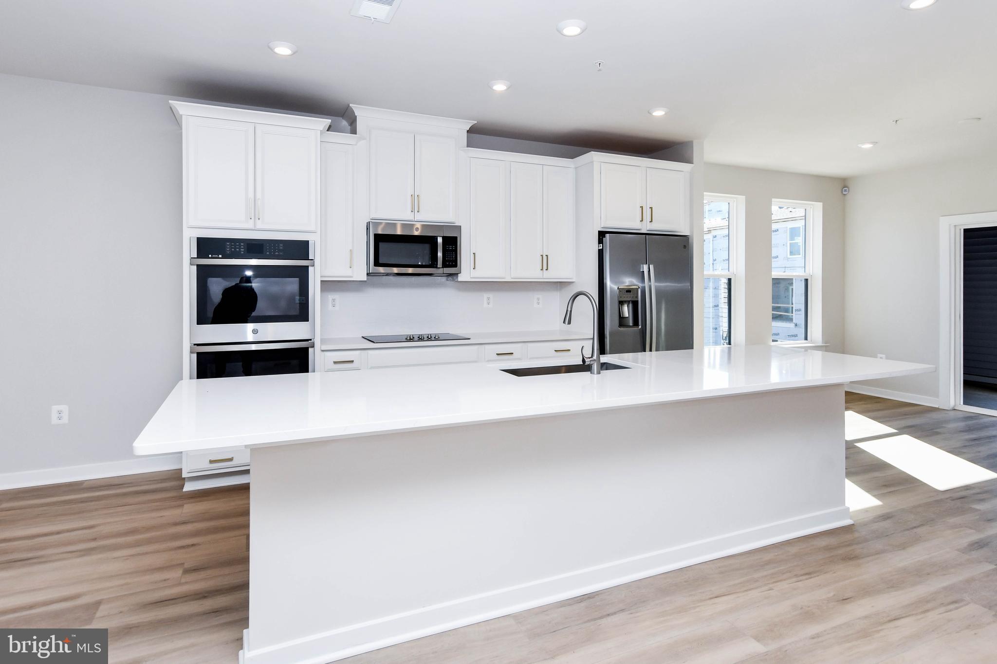 44502 Wolfhound Square Ashburn, VA 20147 - Photo 60 of 100 a kitchen with stainless steel appliances a refrigerator sink and microwave