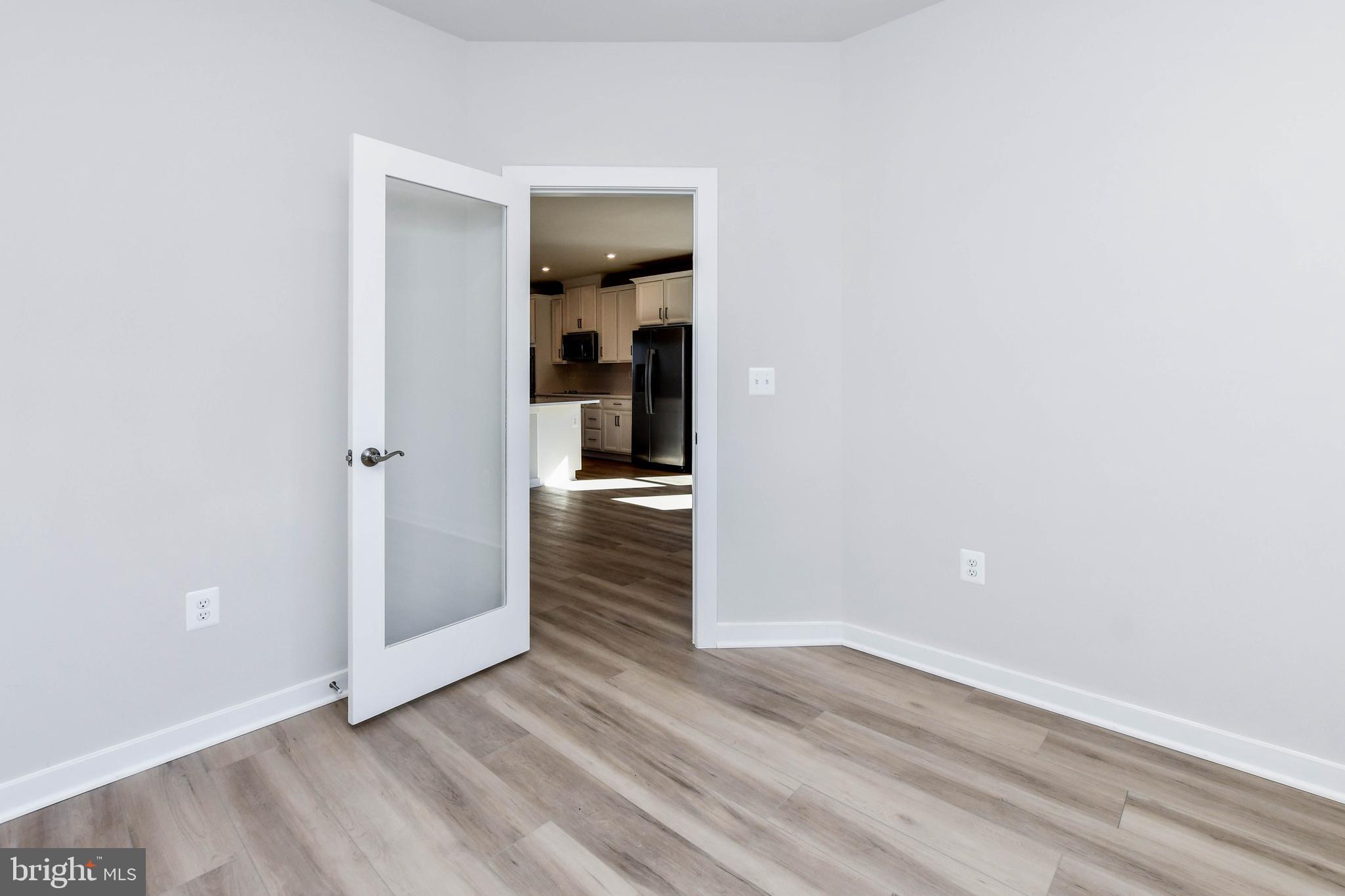 44502 Wolfhound Square Ashburn, VA 20147 - Photo 66 of 100 an empty room with wooden floor and closet