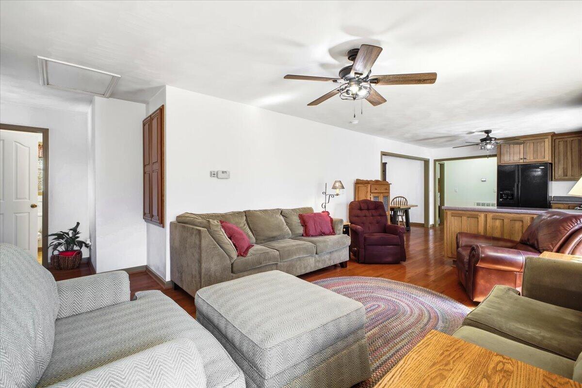 3282 Absalom Smith Road Salem, VA 24153 - Photo 8 of 59 a living room with furniture