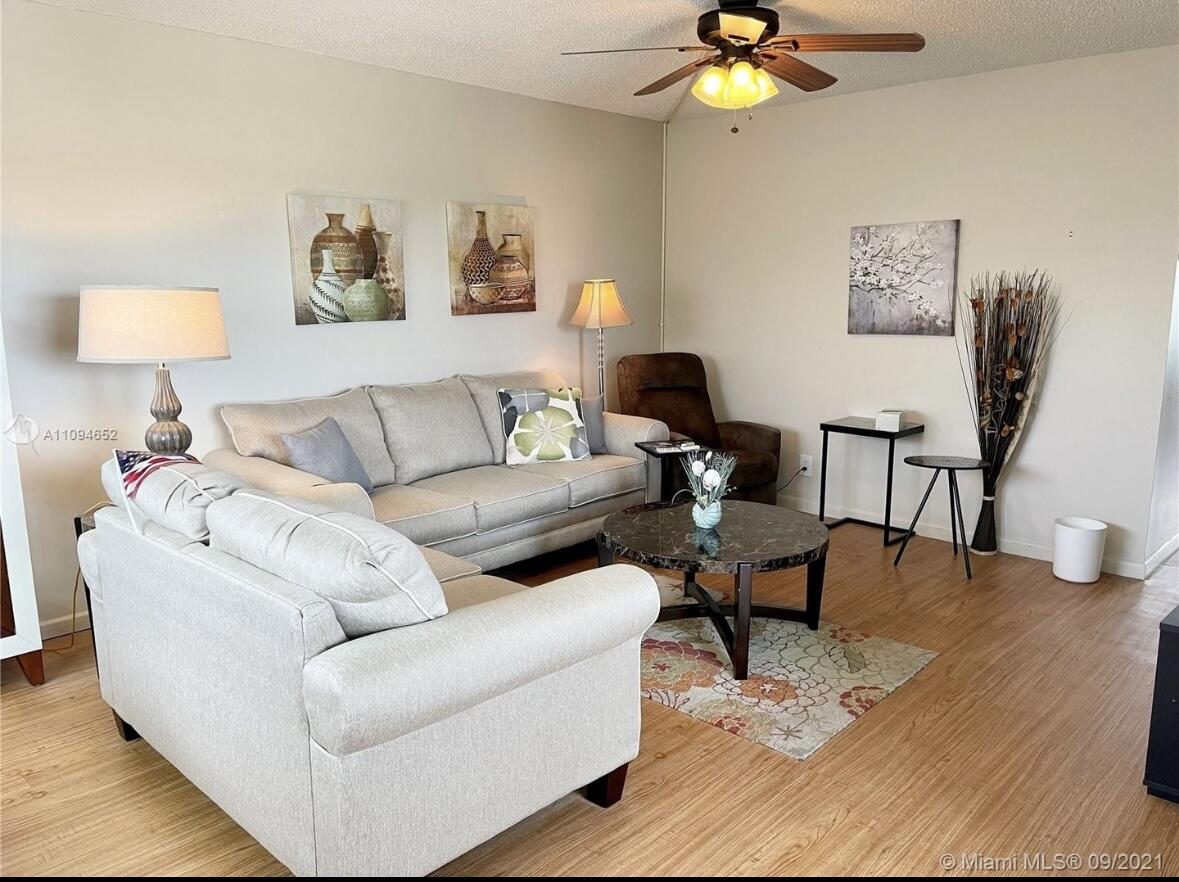 84 Brighton B Boca Raton, FL 33434 - Photo 6 of 35 a living room with furniture and a lamp