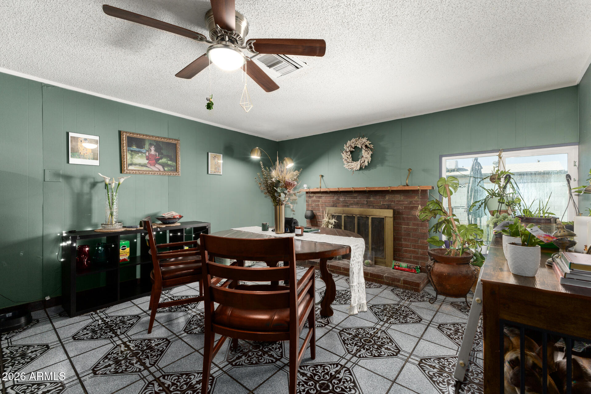 6952 West Wolf Street Phoenix, AZ 85033 - Photo 9 of 25 10 Wolf