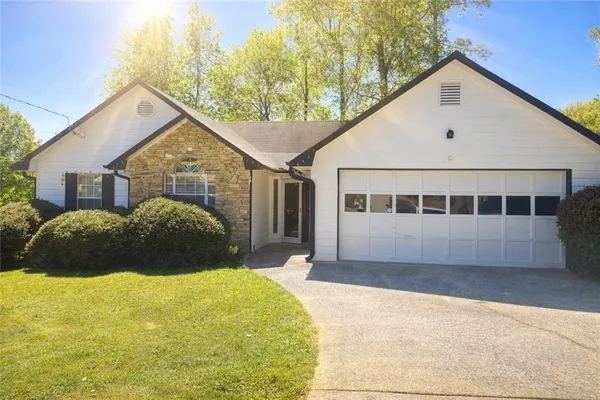 $2,100 | 1155 Riverside Trace, Sugar Hill, GA 30518