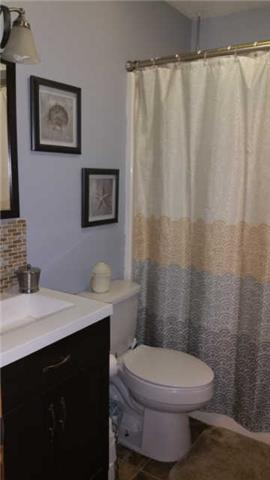 807 Rome Pike Lebanon, TN 37087 - Photo 4 of 16 Bath at end of Hallway